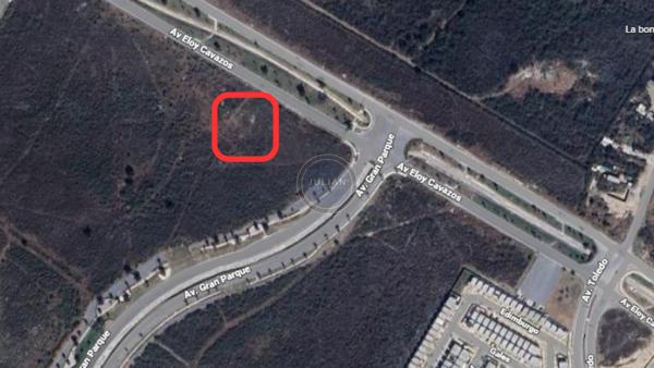 Lote comercial en venta en Av. Eloy Cavazos Lote comercial en venta en Av. Eloy Cavazos