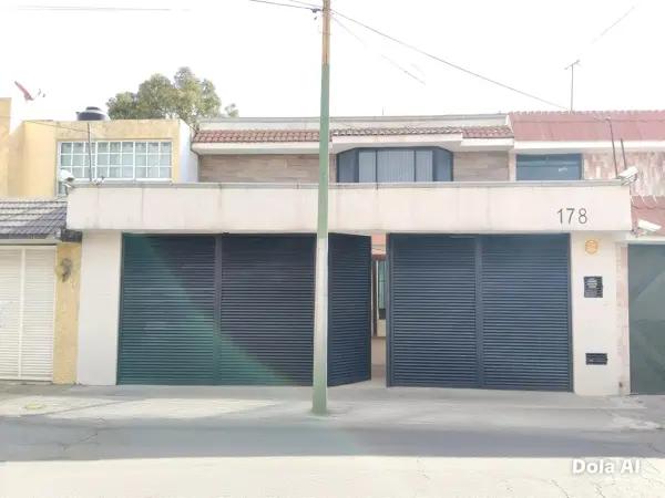 Bonita casa estilo contemporáneo con oficina o habitación en planta baja, Boulevares, Naucalpan