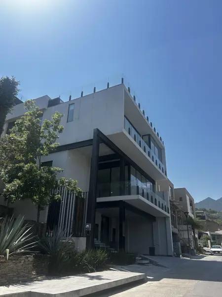 CASA EN VENTA ZONA SAN PEDRO GARZA GARCIA