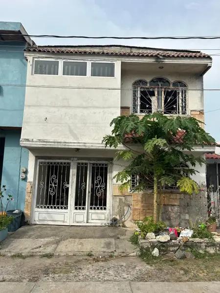 Casa en Venta en Jardin de San Esteban, Casimiro Castillo - Brenda Anaya (Tel. 3171070327)