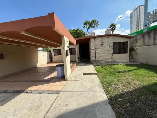 Casa en venta en Monterrey, zona Leones, con amplio terreno y fácil acceso