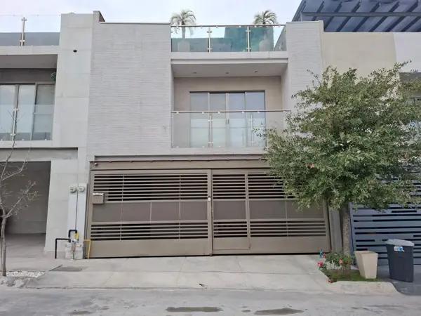Casa en Venta en Cumbre Altta Residencial, García. NL
