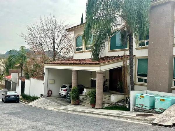 CASA VENTA RESIDENCIAL BOSQUENCINOS CON DOBLE FRENTE, ALBERCA Y PANELES SOLARES CASA VENTA RESIDENCIAL BOSQUENCINOS CON DOBLE FRENTE, ALBERCA Y PANELES SOLARES