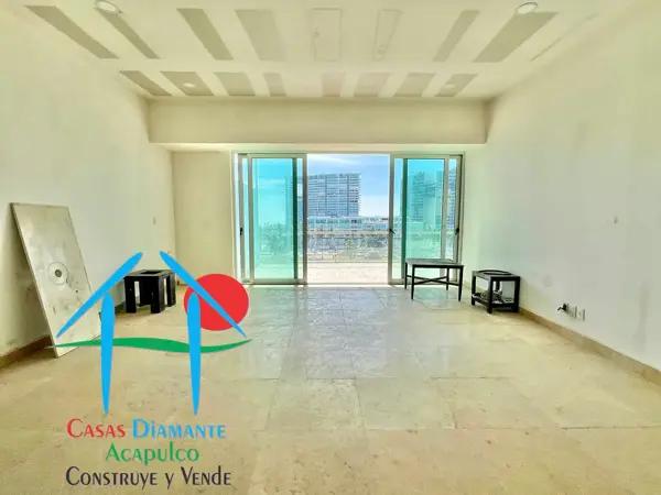 Departamento para restaurar, con vista al campo de golf y parcial al mar