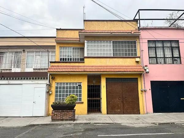 CASA EN VENTA EN CHIPICUARO