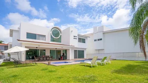 CASA EN VENTA EN LOMAS DE COCOYOC, MORELOS.