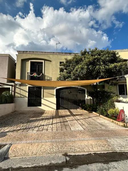Casa en venta en Cerradas de Cumbres, Terreno Excedente