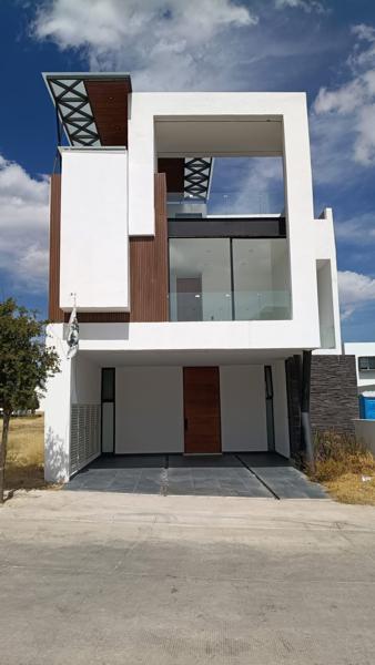 Casa Nueva con Roof Garden y Jacuzzi.