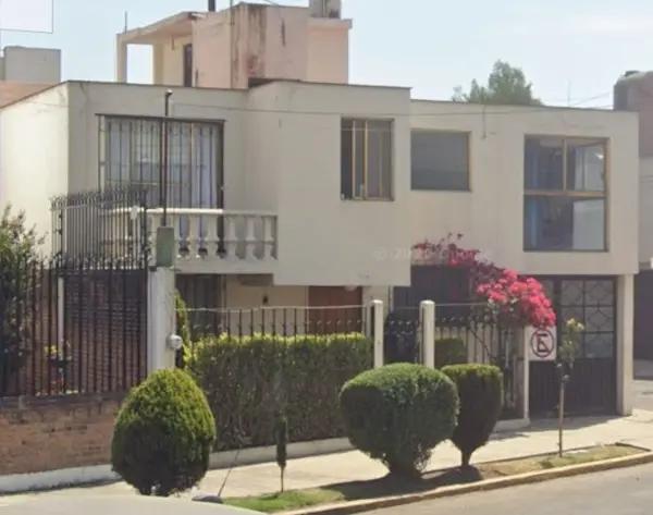 Casa en Venta en Col. Universidad, Toluca – ¡Ubicación Privilegiada y Conectividad! Casa en Venta en Col. Universidad, Toluca – ¡Ubicación Privilegiada y Conectividad!