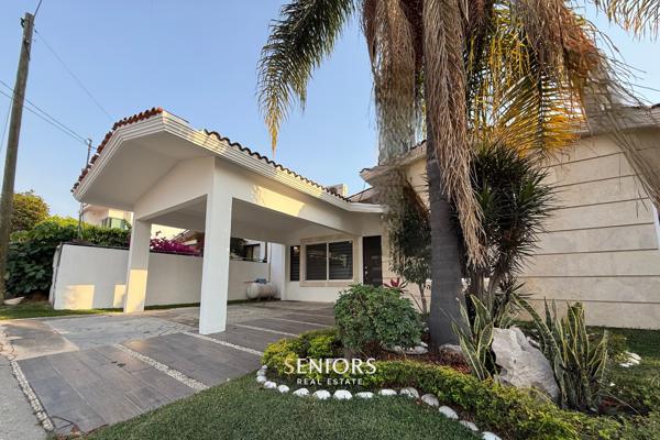 Venta de casa en Lomas de Cocoyoc con Alberca
