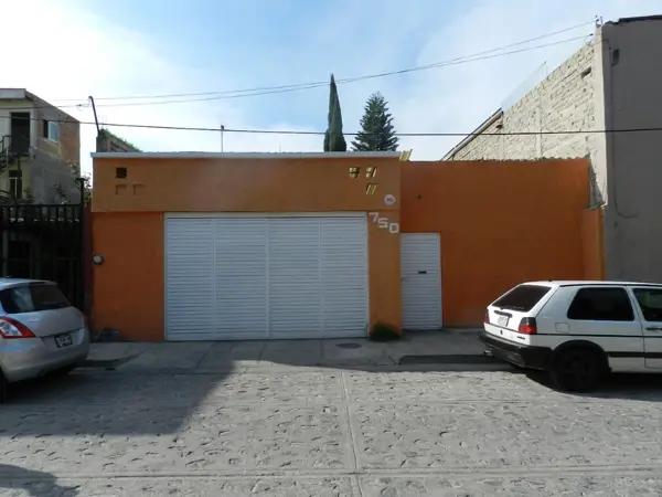 Casa en venta con amplio estacionamiento en Mariano Otero, Zapopan Casa en venta con amplio estacionamiento en Mariano Otero, Zapopan