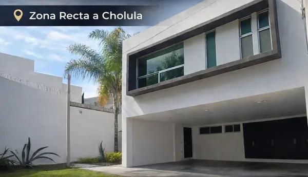 Casa en venta en la Recta a Cholula de 5 recamaras una en planta baja