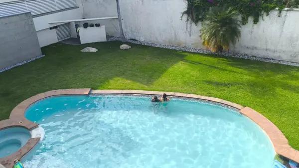 Casa en venta en Jiutepec, Morelos con piscina y amplio jardín
