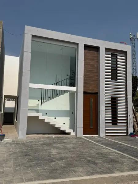Moderna casa en venta en Zona Burgos.