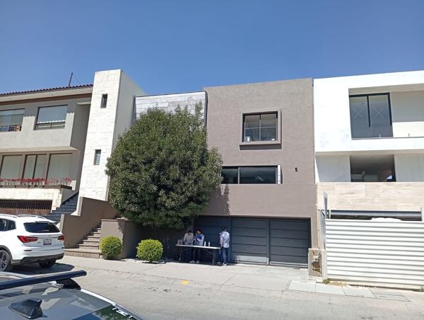 RESIDENCIA MODERNA DE ALTO NIVEL AMPLIOS ESPACIOS, LUZ NATURAL, VISTAS ABIERTAS A CAMPO DE GOLF