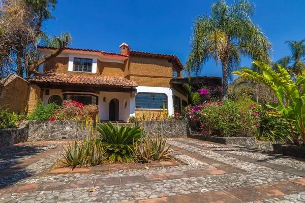 Quinta en Tepoztlán: 1,210m² con Bungalow y Alberca