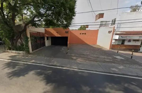 Oportunidad en San Jerónimo: Amplia Residencia con Gran Terreno.