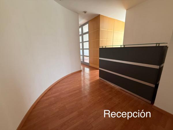 RENTA DE OFICINA EN PASAJE INTERLOMAS