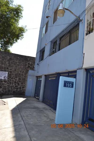 Venta de Departamento en Planta Baja con Jardín