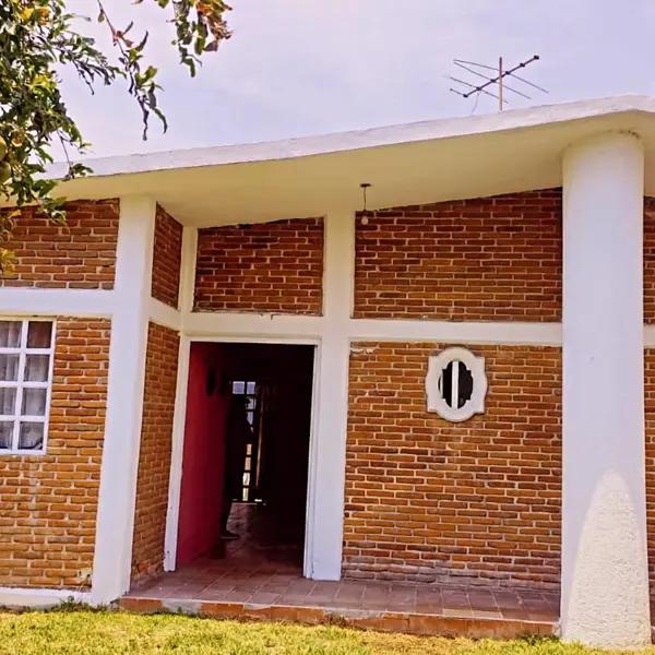Casa 1 nivel estilo campestre.