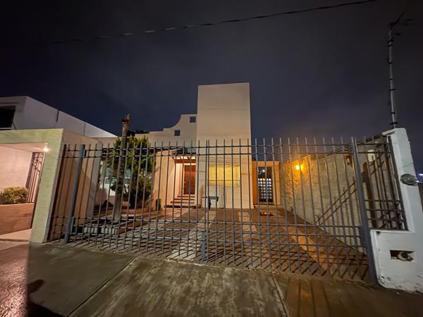 Casa en Venta en Juriquilla, Querétaro - Espacios Amplios y Jardín Privado