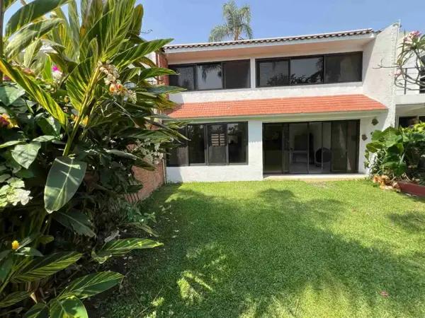 VENTA de casa en un exclusivo condominio con amenidades Jardines de Cuernavaca