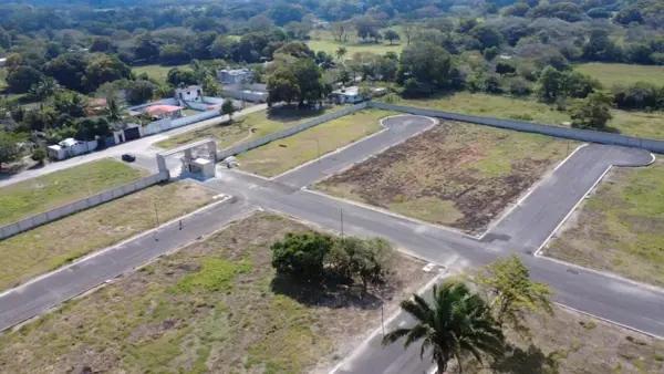 VENDO TERRENOS EN FRACCIONAMIENTO EN PASO COLORADO CON ALTA PROYECCIÓN DE CRECIMIENTO Y PLUSVALÍA.