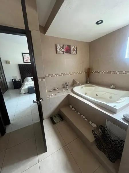 ¡Exclusiva Joya en Club de Golf La Hacienda: Lujo, Golf y Vida Premium por Solo $7.7M!
