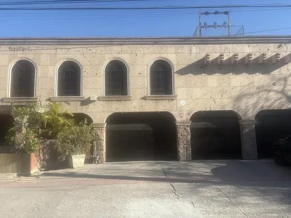 Edificio Comercial sobre Paseo los Leon, en Venta Edificio Comercial sobre Paseo los Leon, en Venta