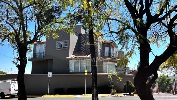 Excelente casa en venta en Lomas de la Herradura