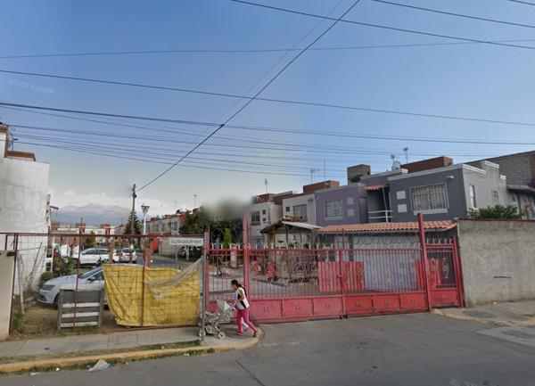 Casa en Venta por Remate Bancario en Hacienda Guadalupe, Chalco, México JX71