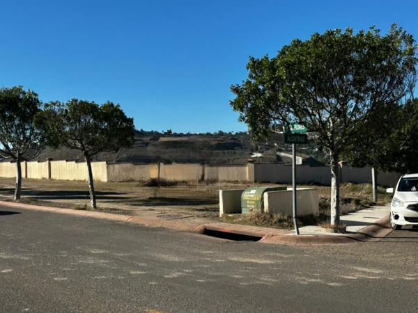 Terreno en equina | Hacienda Agua Caliente