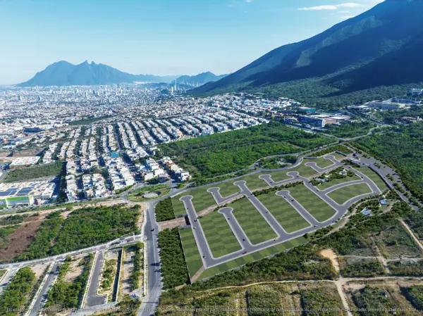 Terrenos Residenciales en Venta - Privada Lirio, Cumbres Magnolia.