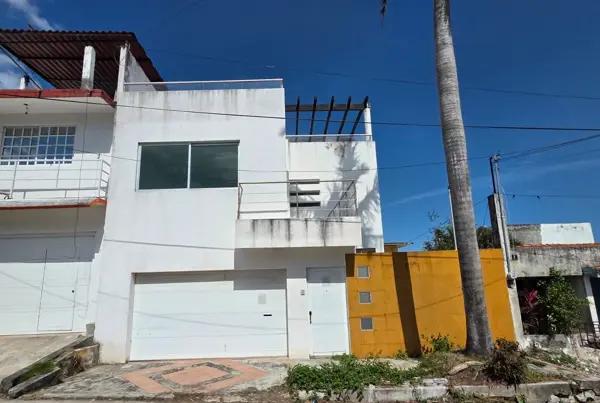 VENDO CASA CERCA UNIDAD DEPORTIVA HUGO SÁNCHEZ EN BOCA DEL RIO