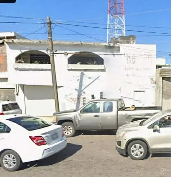 ATENCION INVERSIONISTA!! VENDO TERRENO CON CONSTRUCCION MUY CERCA DE PLAZA CRISTAL