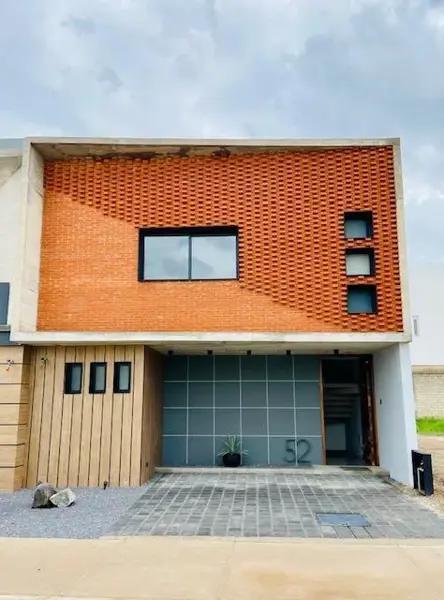 Casa en Venta en Solares, Zapopan: Excelente Ubicación y Amenidades