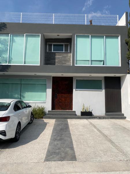 Amplia casa en venta en Cumbres del Cimatario