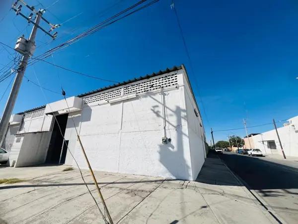 BODEGA POR CENTRAL DE AUTOBUSES VENTA O RENTA