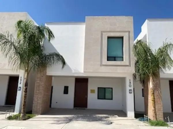 Casa en Venta en La Rioja con 3 Recámaras y Jardín en Torreón