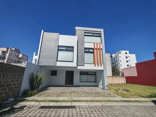 CASA EN LA MEZA, CON 3 RECAMARAS CADA UNA CON BAÑO, ESTACIONAMIENTO PARA 3 AUTOS SEMI TECHADO, ROOF CASA EN LA MEZA, CON 3 RECAMARAS CADA UNA CON BAÑO, ESTACIONAMIENTO PARA 3 AUTOS SEMI TECHADO, ROOF