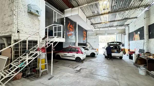 Bodega Comercial sobre Claz. México-Tacuba | 275 m2 | Baño
