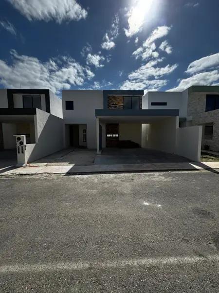 CASA EN VENTA EN PRIVADA CON AMENIDADES, CONKAL, MERIDA
