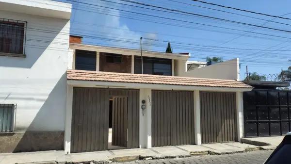 Casa en Venta en San Andrés Cholula cerca del Zócalo con 3 Recámaras y Chimenea