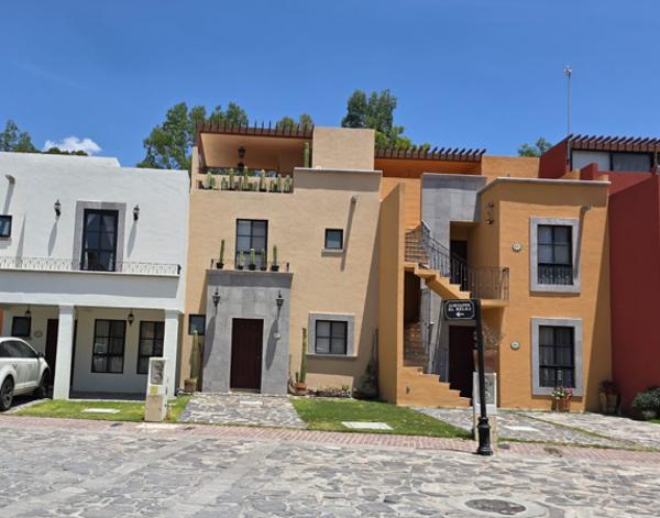 Linda casa en Venta, Amueblada o sin Amueblar con RoofTop en Zirándaro, Residencial & Golf