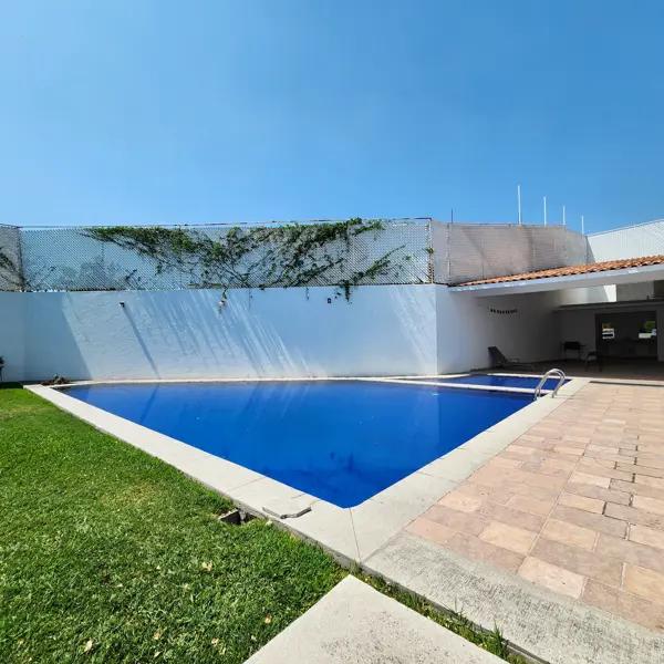 Casa en Condominio en Venta en Jiutepec, Morelos - 4 Recámaras, Alberca.