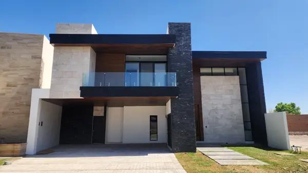Casa en Venta con alberca en Las Villas Casa en Venta con alberca en Las Villas