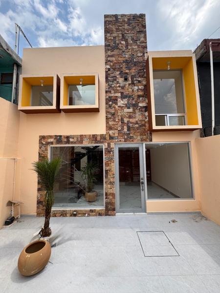 Casa en Venta a pie de calle colonia Gobernadores, muy cerca de la Universidad Anahuac y cd judicial Casa en Venta a pie de calle colonia Gobernadores, muy cerca de la Universidad Anahuac y cd judicial