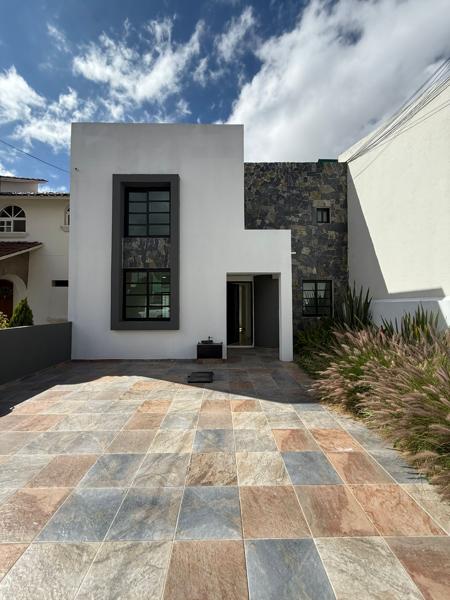Casa en venta en Arboledas de San Javier, Pachuca - Seguridad y Comodidad en Zona Residencial
