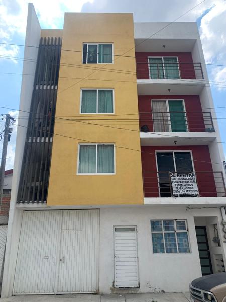 Venta edificio con 3 Deptos en Parque de Poblamiento