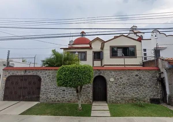 CASA EN VENTA EN BURGOS DE CUERNAVACA, TEMIXCO – 490 M² DE CONSTRUCCIÓN